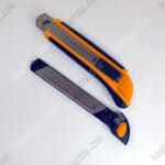 HEAVY_DUTY_UTILITY_CUTTER_18MM_WITH_3_BLADES_4